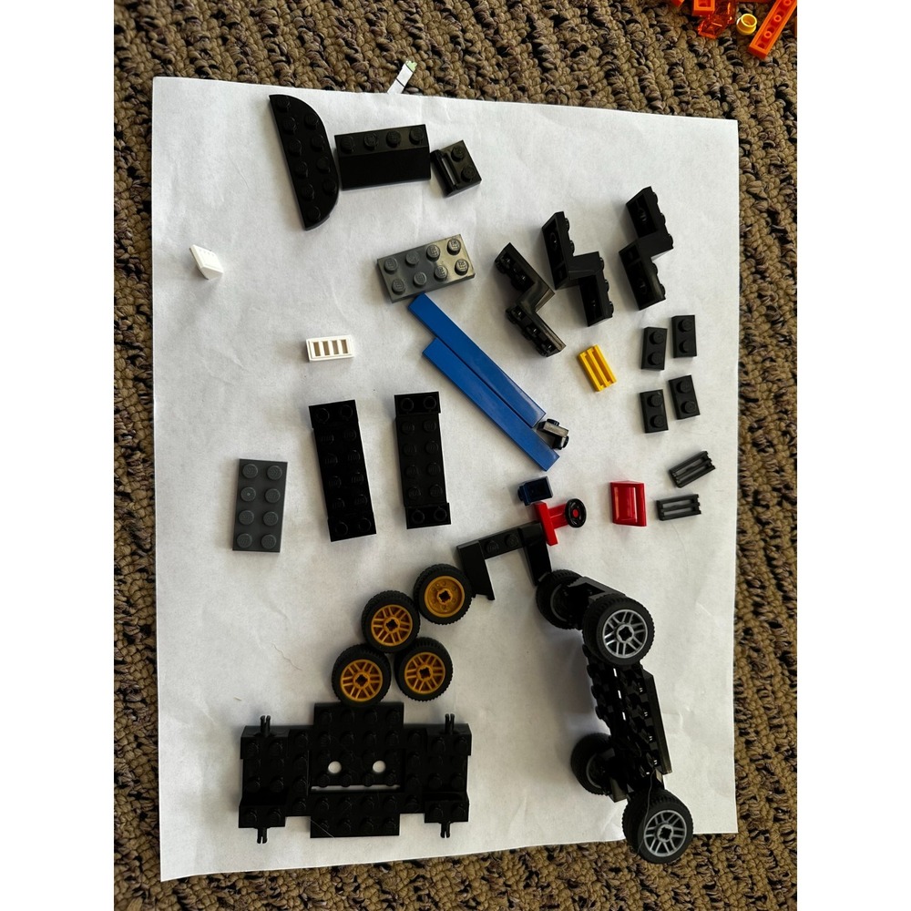 LEGO CITY: Racing Cars (60256) Retired Incomplete Set‎ - Picture 4 of 7